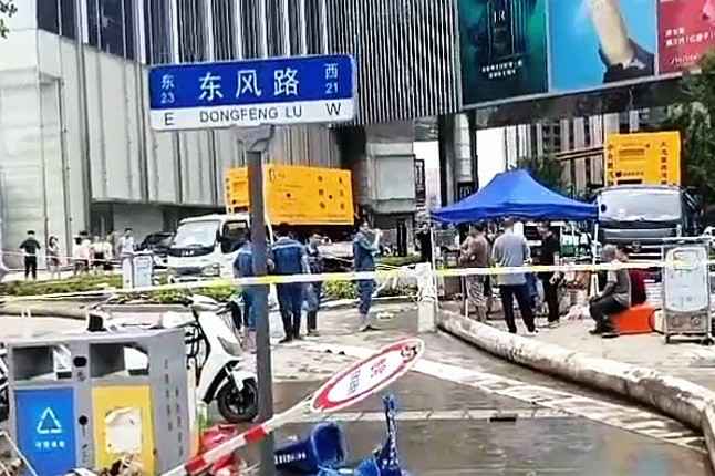 重庆昊霖科技艺术展览有限公司排涝突击队在排涝现场